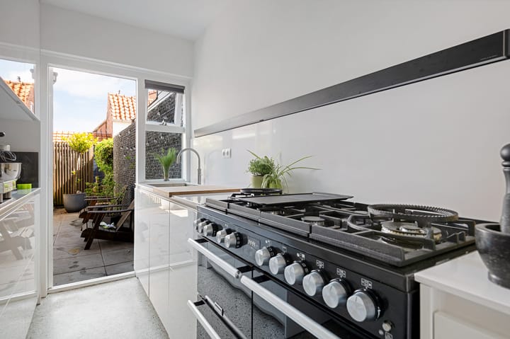 Photo 11 of Albert Verweystraat 11