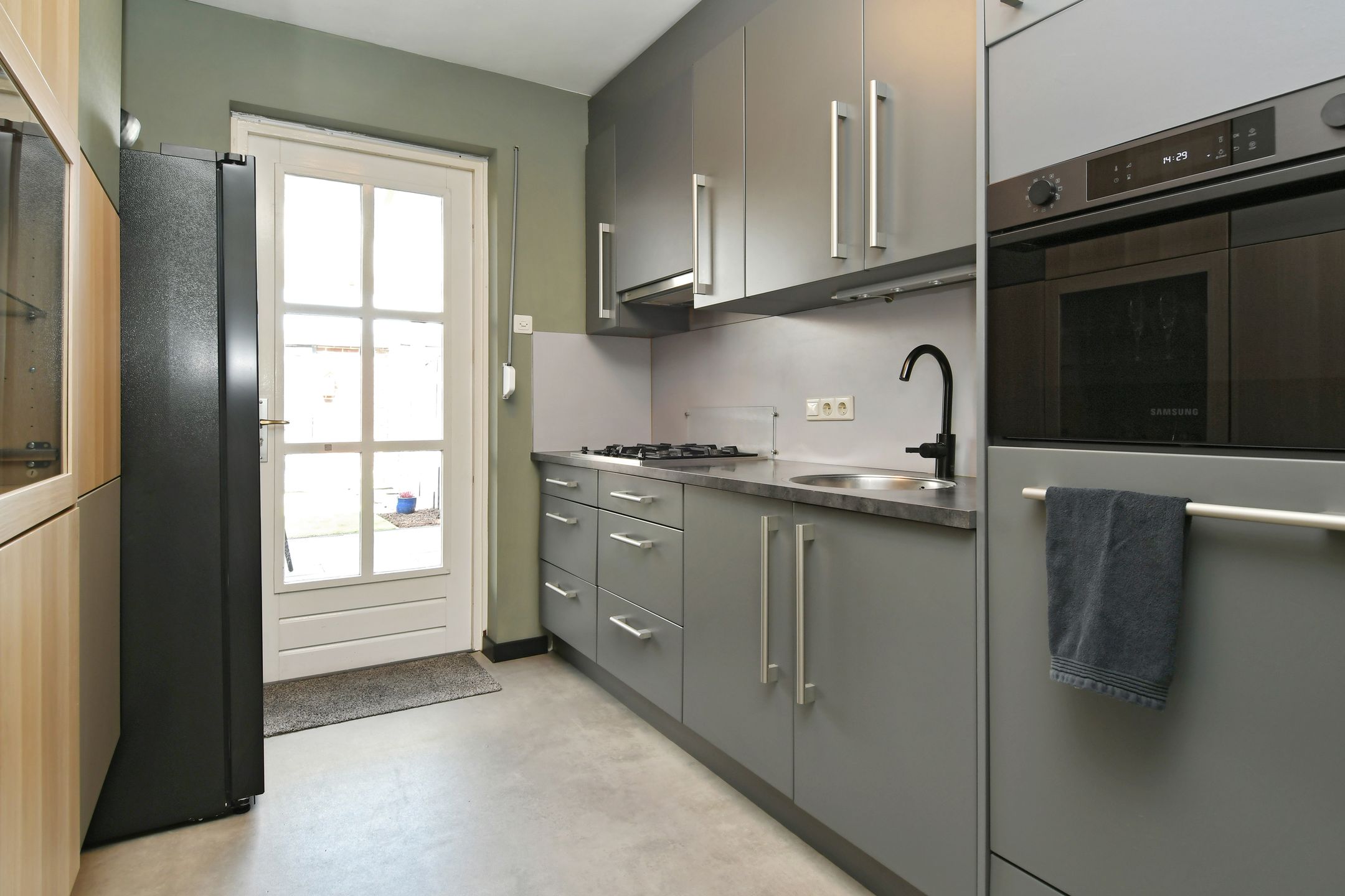 Photo 9 of Overmazestraat 19