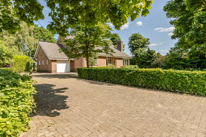 Foto 1 van Laag Spul 9