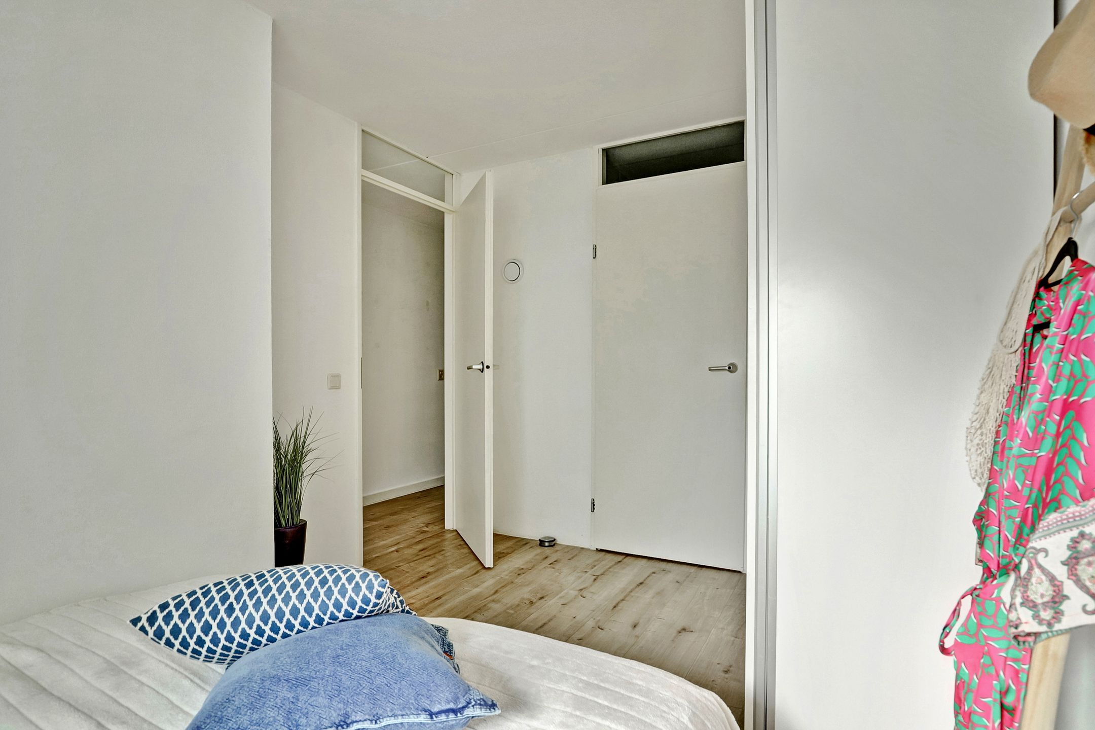 Photo 27 of Waterlelie 71