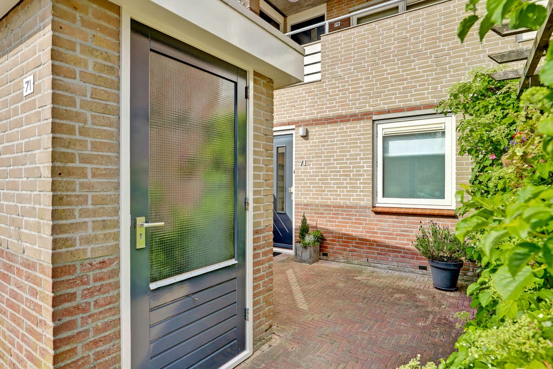 Photo 32 of Waterlelie 71