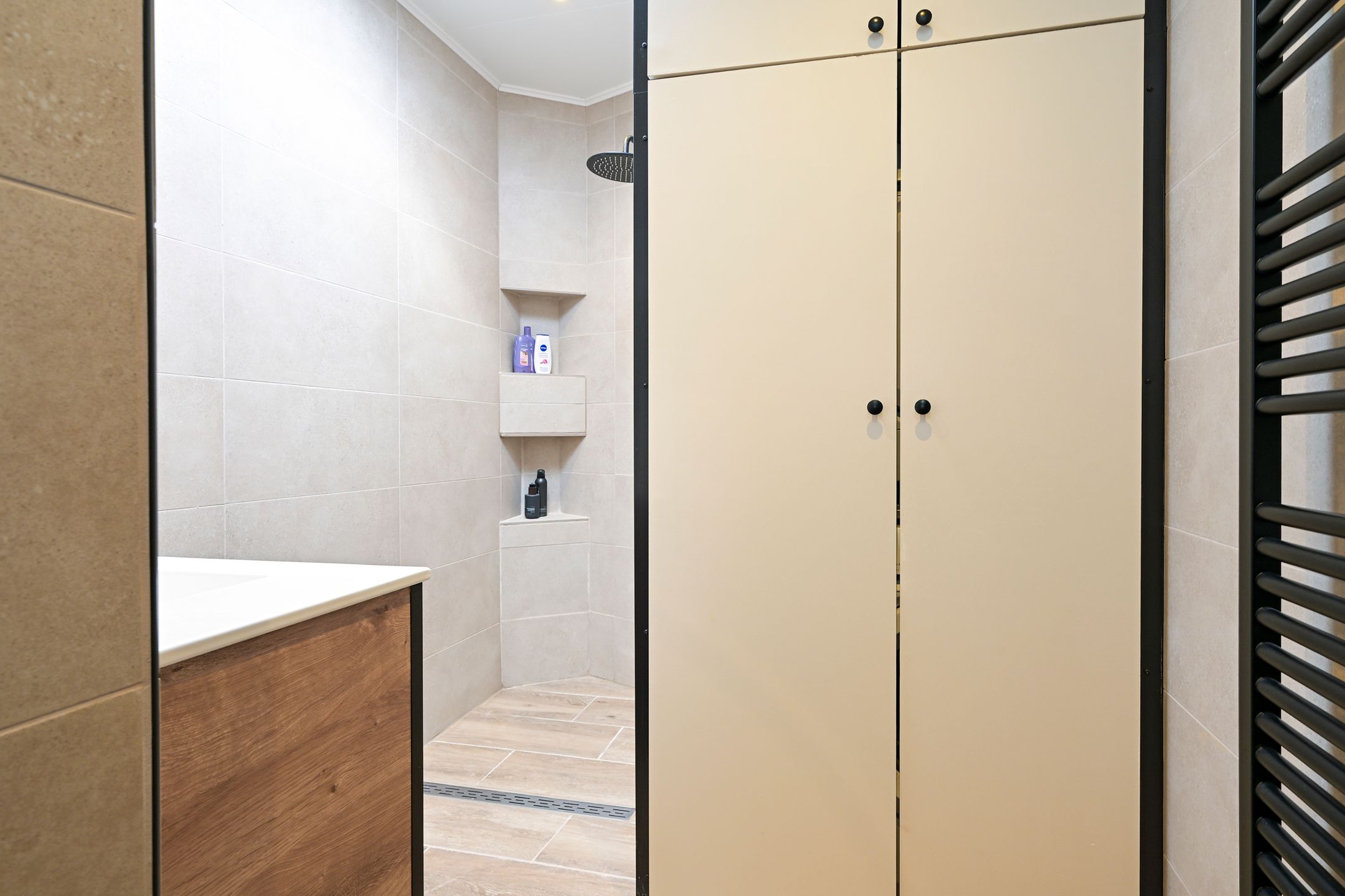 Foto 24 van Caan van Necklaan 288