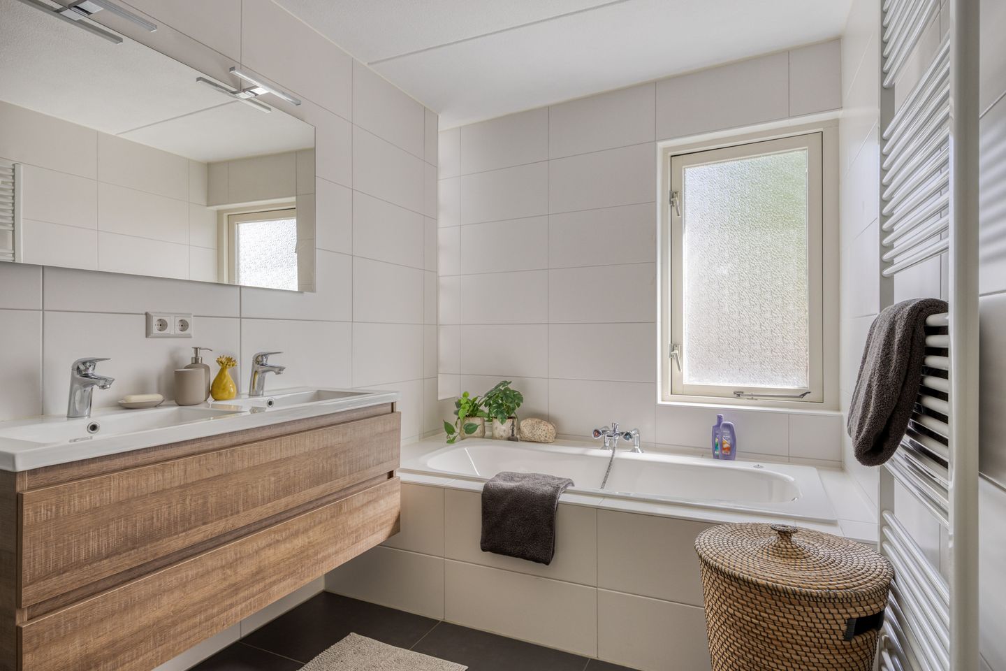 Photo 4 of Henriette Ronnerstraat 43