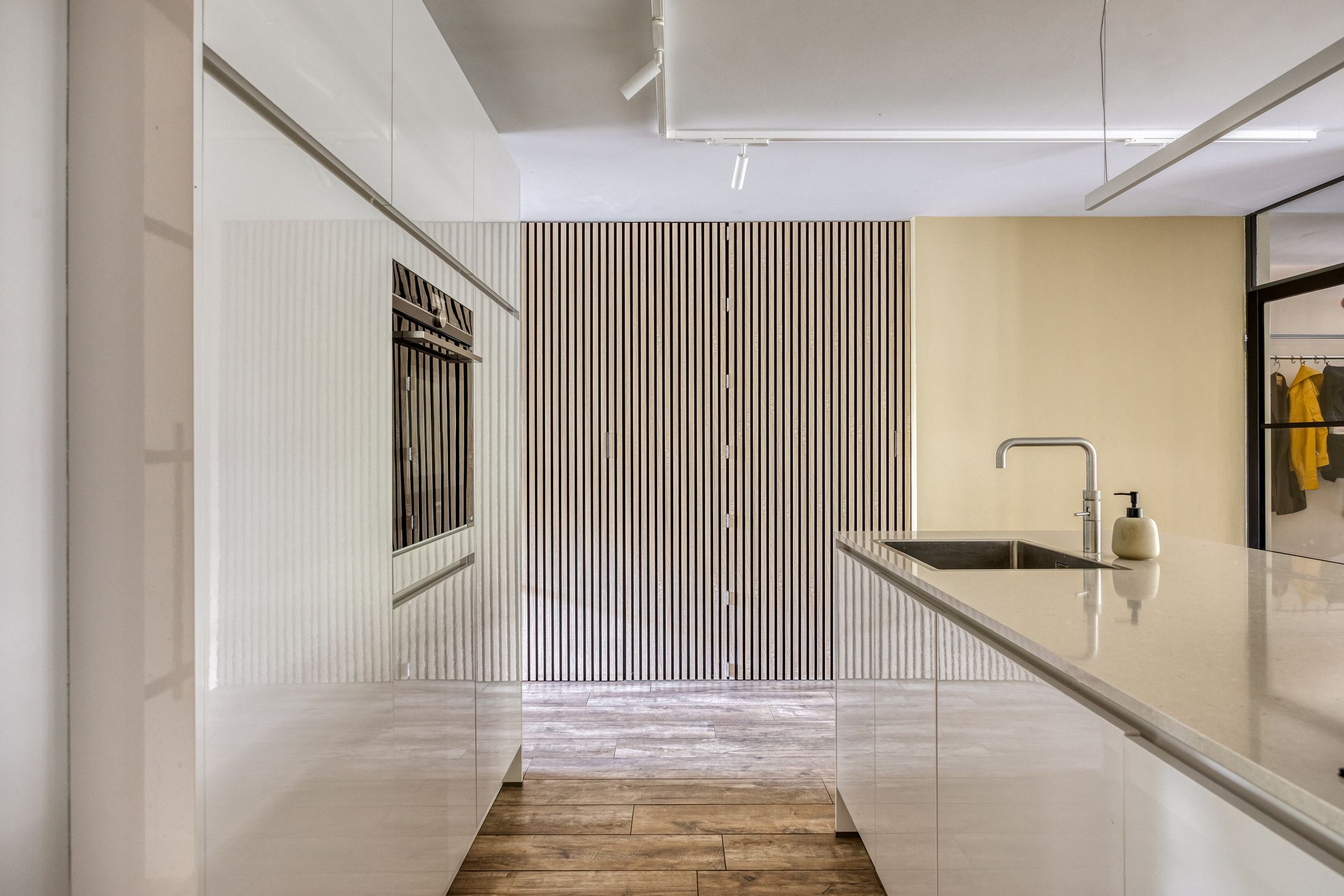 Photo 15 of Henriette Ronnerstraat 43