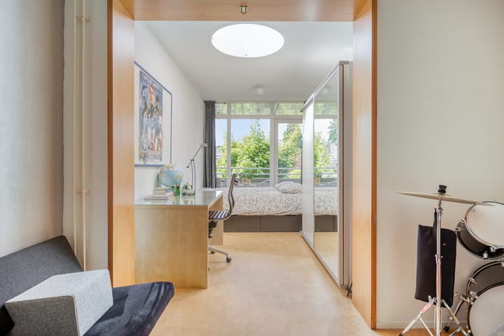 Photo 33 of Henriette Ronnerstraat 43