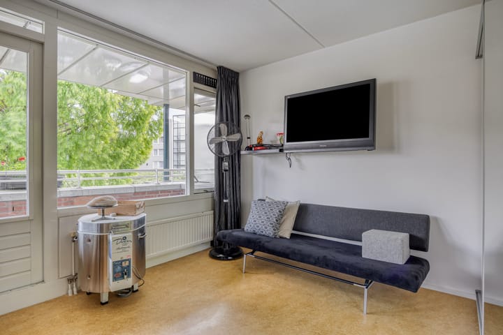 Photo 44 of Henriette Ronnerstraat 43