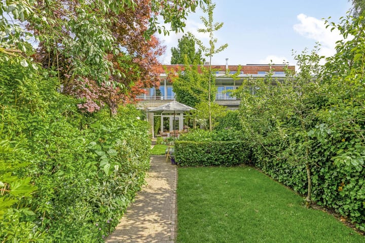 Photo 47 of Henriette Ronnerstraat 43