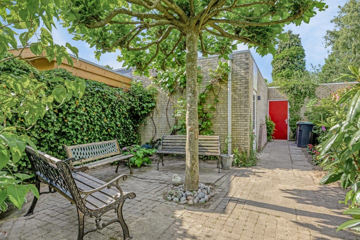 Photo 52 of Henriette Ronnerstraat 43