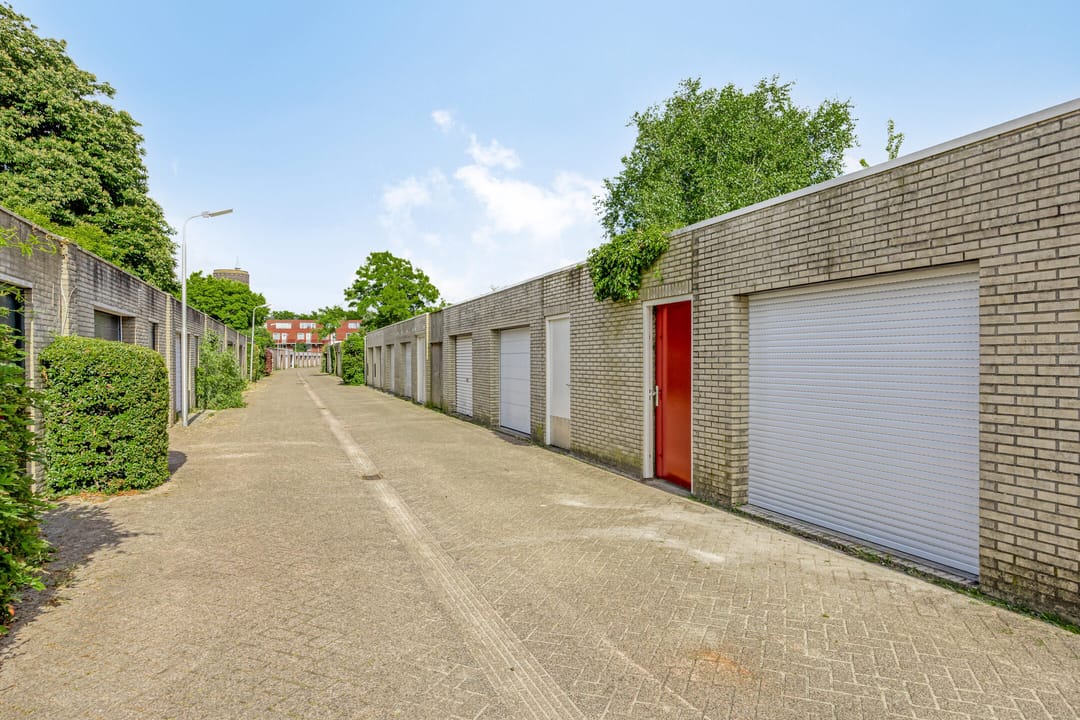 Photo 56 of Henriette Ronnerstraat 43