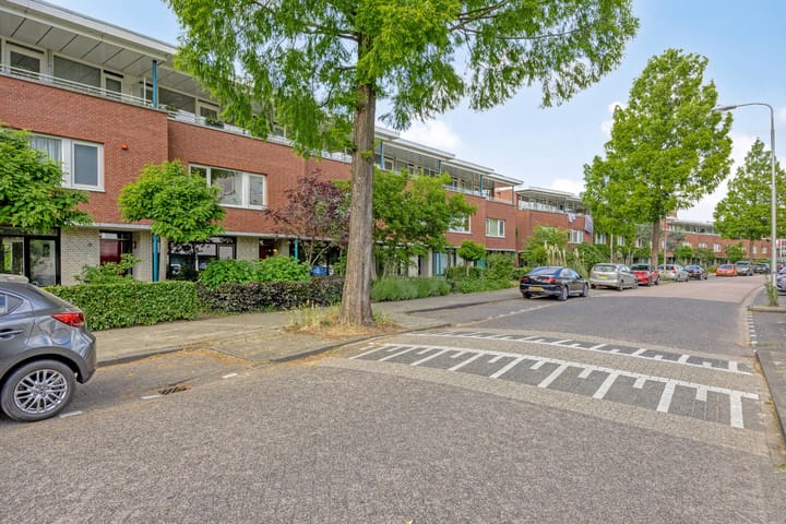 Photo 57 of Henriette Ronnerstraat 43