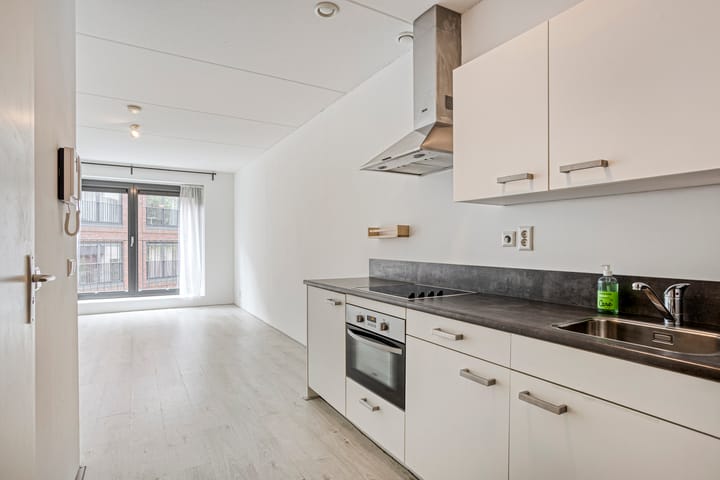 Photo 14 of Welnastraat 33