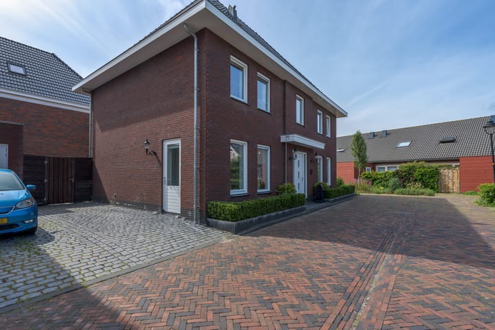 Foto 8 van Charles Barklastraat 17