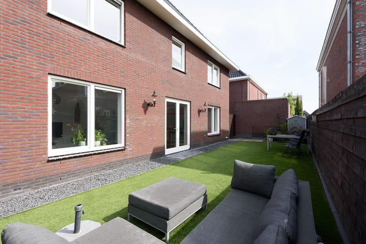 Foto 52 van Charles Barklastraat 17