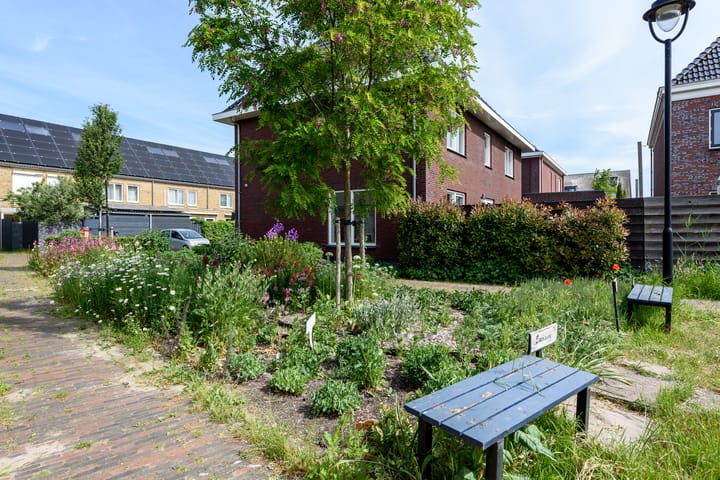 Foto 62 van Charles Barklastraat 17