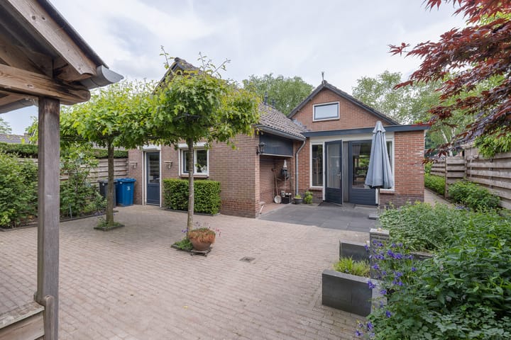 Foto 36 van Versteeglaan 17