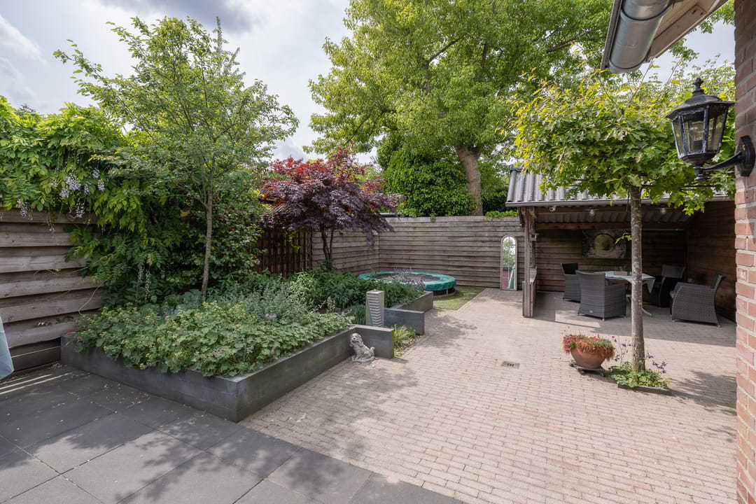 Photo 41 of Versteeglaan 17