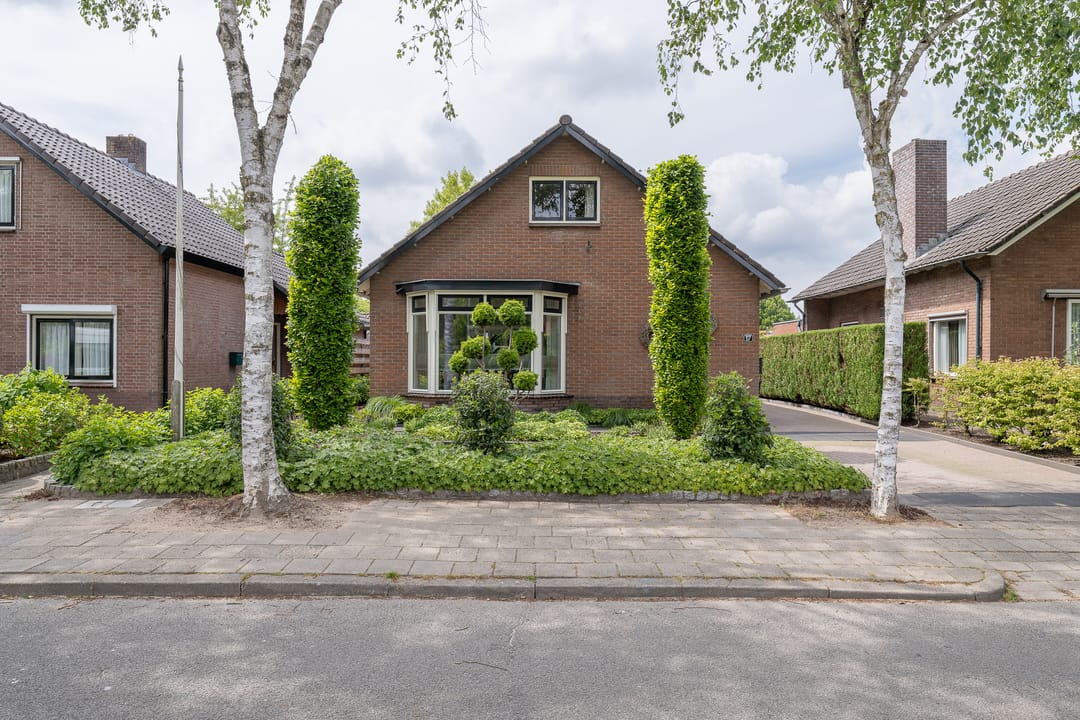 Photo 52 of Versteeglaan 17