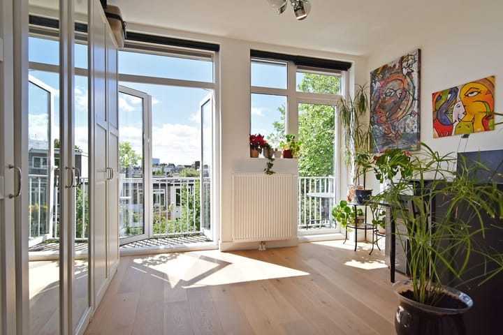 Foto 17 van Caan van Necklaan 136-B