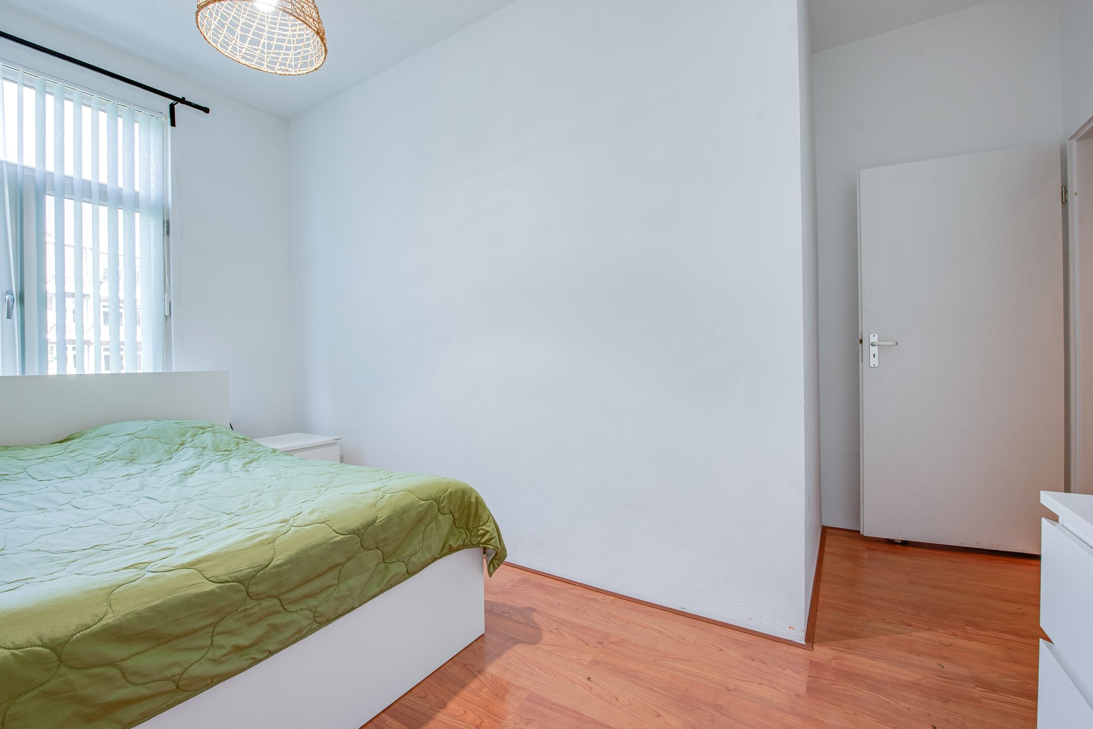 Photo 15 of Den Helderstraat 89