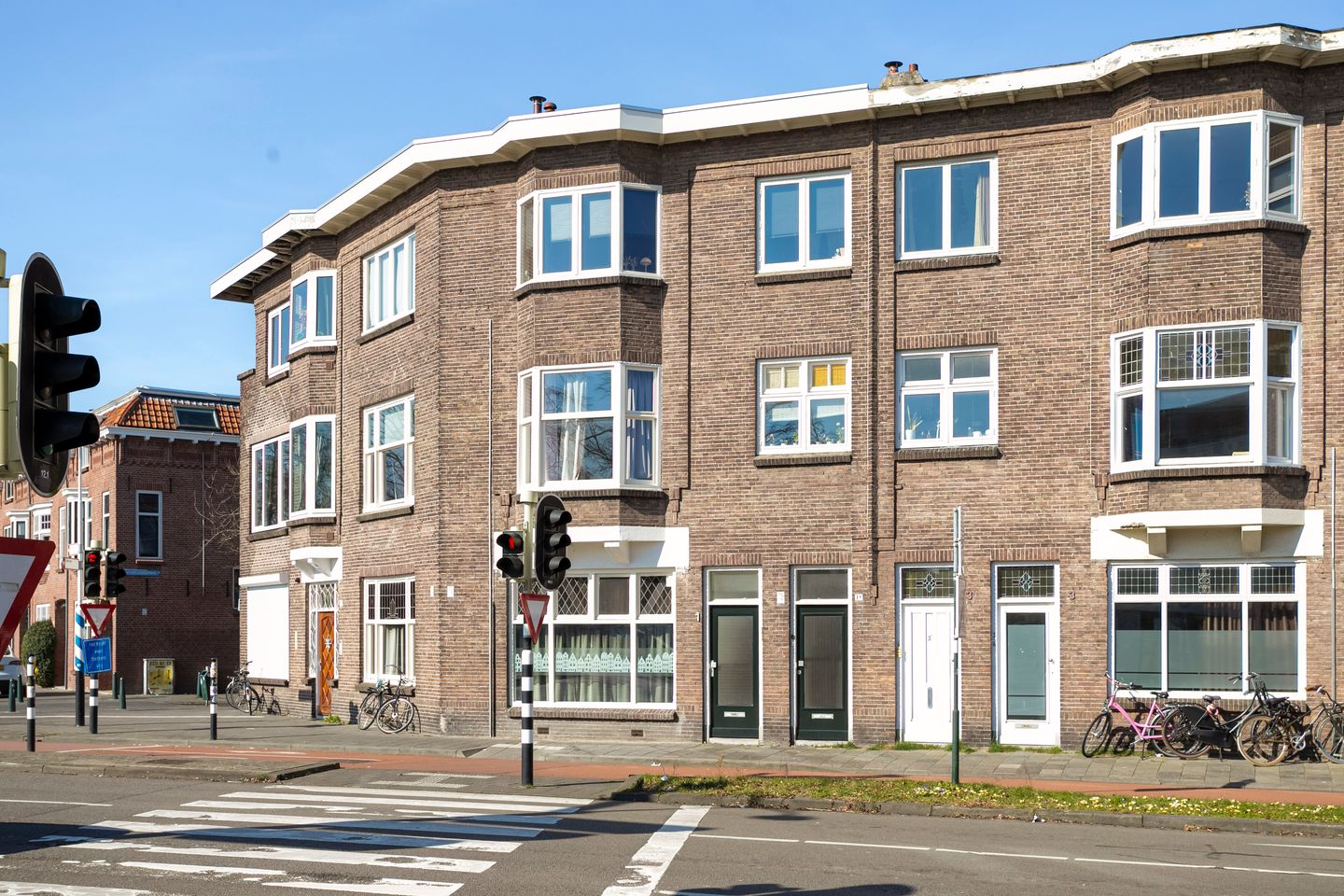 Bekijk foto 3 van Teteringenstraat 1