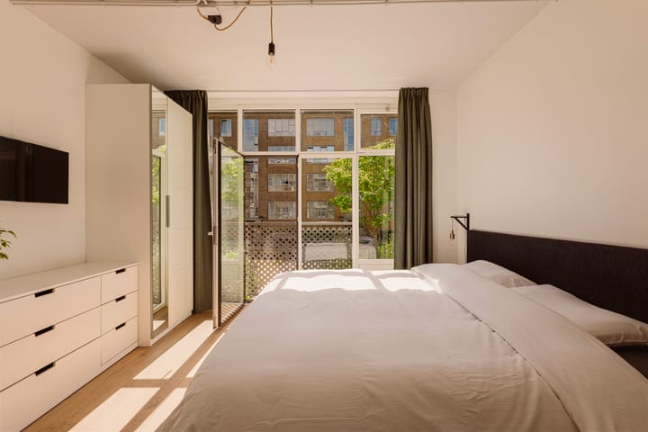 Photo 10 of Louise de Colignystraat 40-H