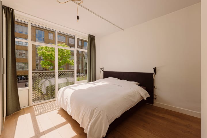 Photo 11 of Louise de Colignystraat 40-H