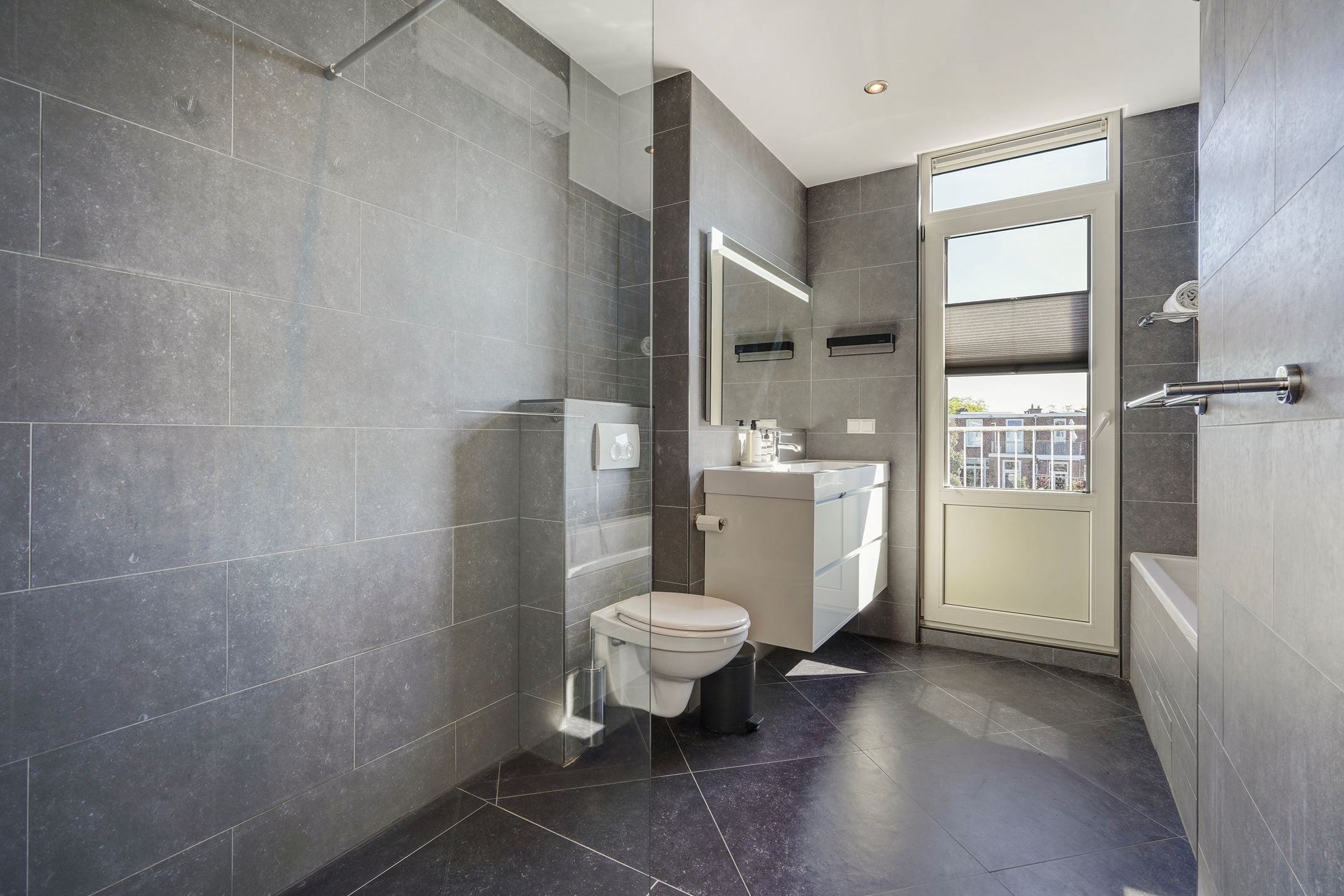 Photo 21 of Leeuwendaallaan 103