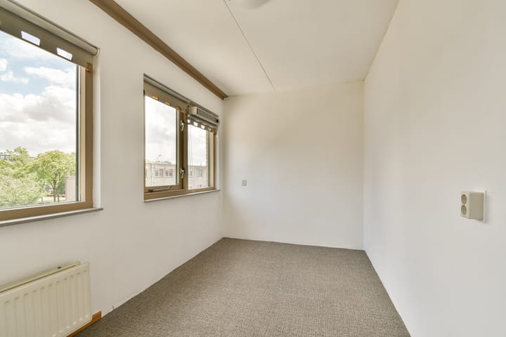 Photo 28 of van der Duynstraat 1-A