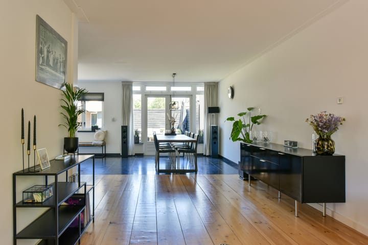 Foto 10 van Johan Messchaertstraat 11