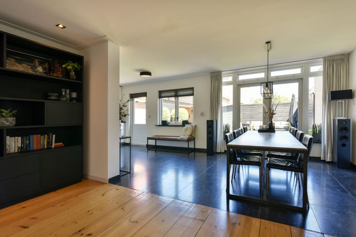 Foto 12 van Johan Messchaertstraat 11