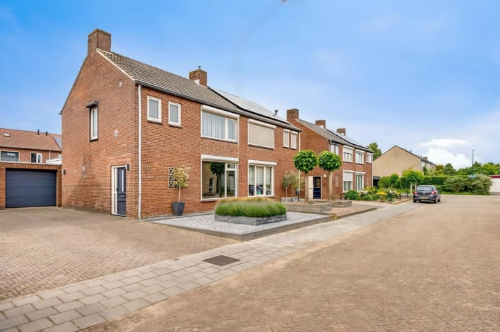 Foto 30 van Monseigneur van Enckevoirtstraat 10