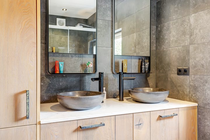 Photo 36 of Van Hoekenstraat 7