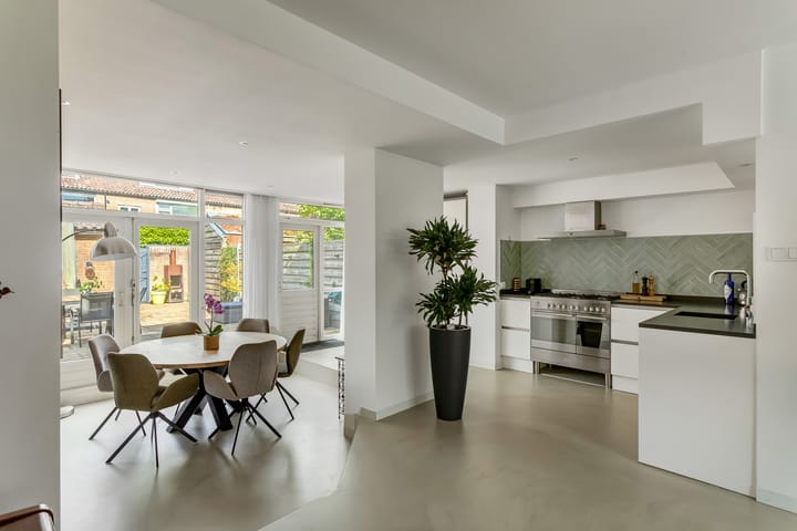 Photo 11 of Andreasstraat 8