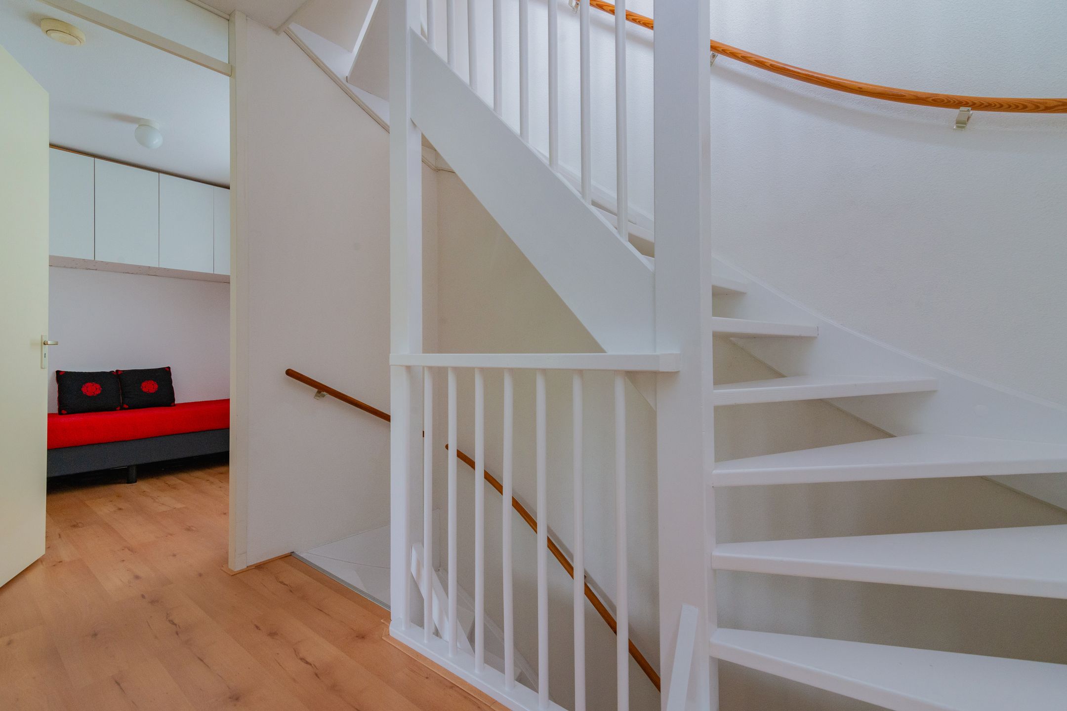 Photo 12 of Professor Pigracht 28