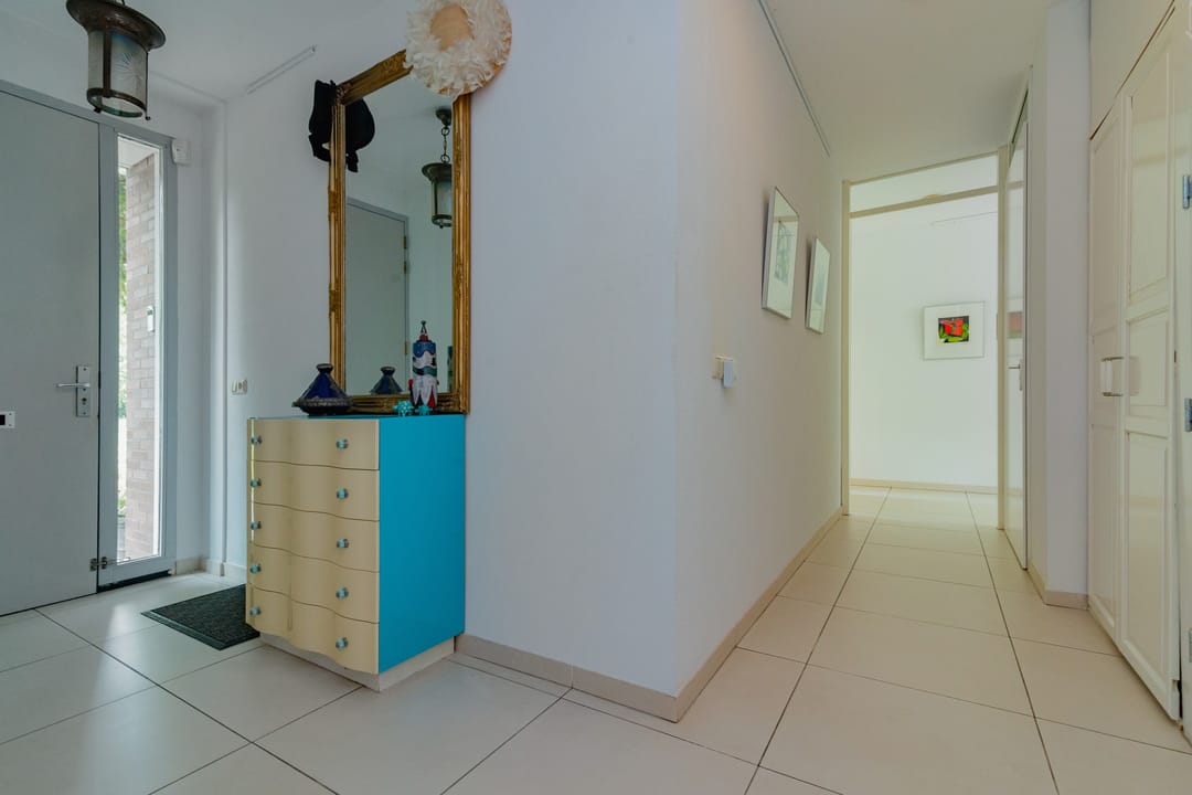 Photo 28 of Professor Pigracht 28