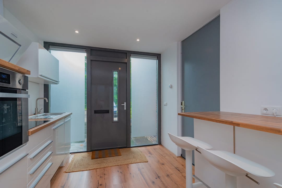 Photo 31 of Professor Pigracht 28