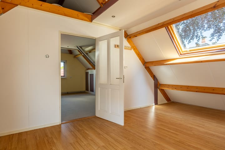 Photo 16 of Hoofdstraat 75