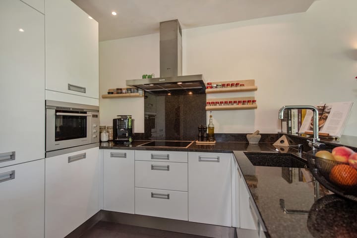 Photo 4 of Roland Holstlaan 997