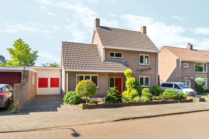 Foto 1 van Einsteinstraat 1