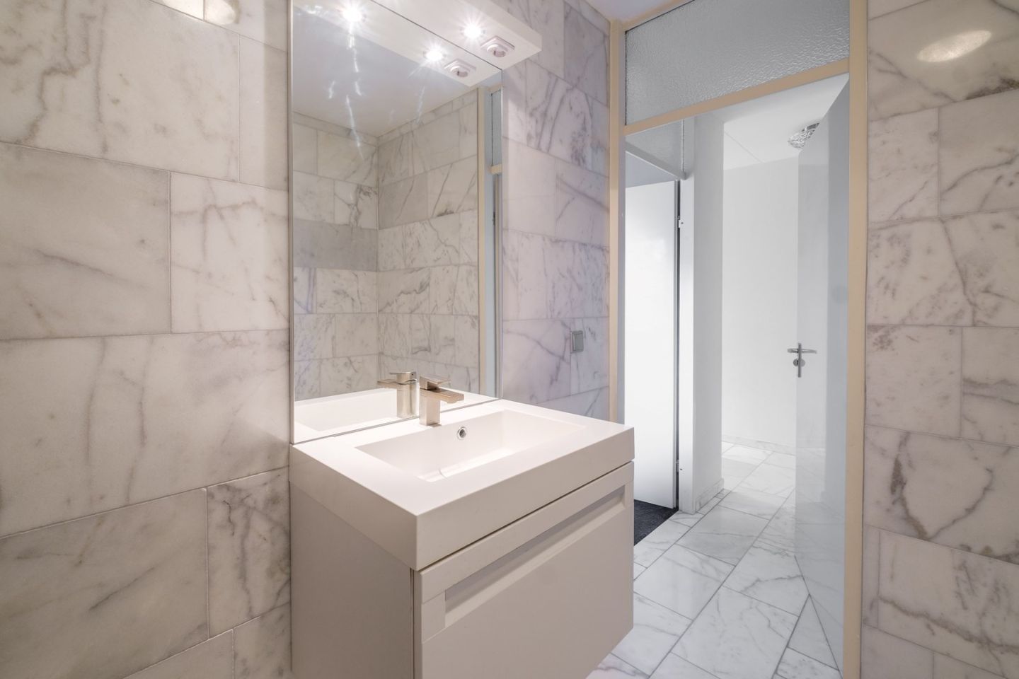 Foto 20 van Burgemeester Royerplein 3