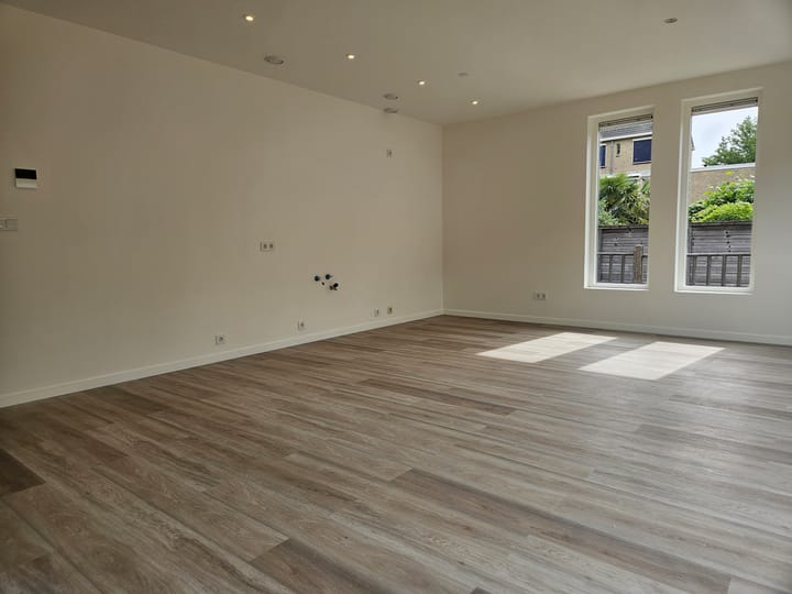 Photo 2 of Trompstraat 2-B