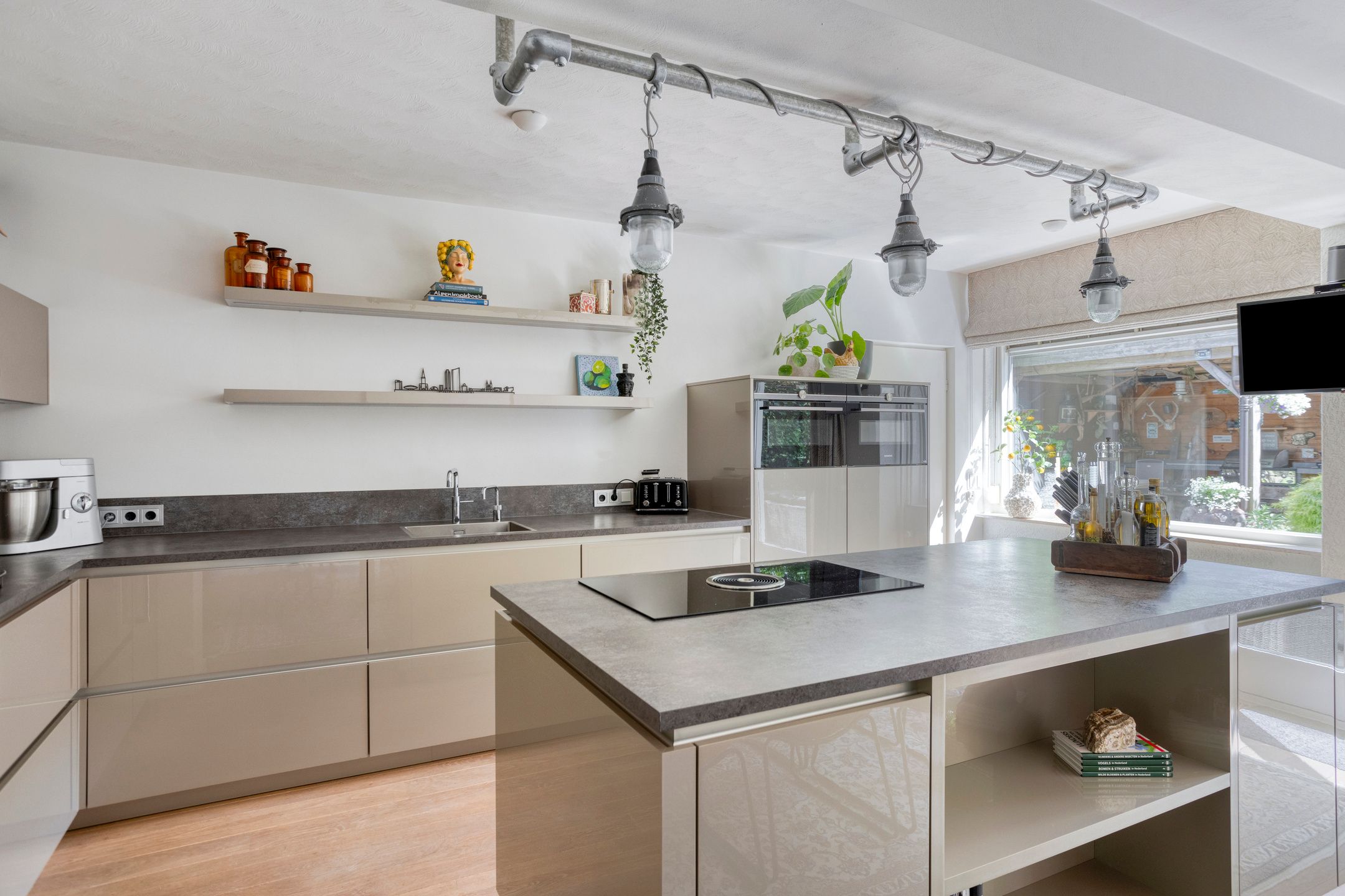 Photo 12 of Schweitzerlaan 35