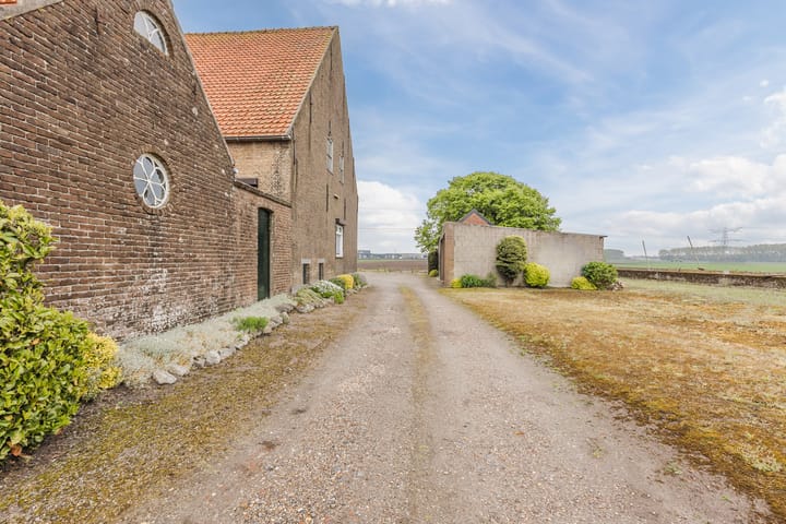 Photo 9 of Roosendaalsebaan 86