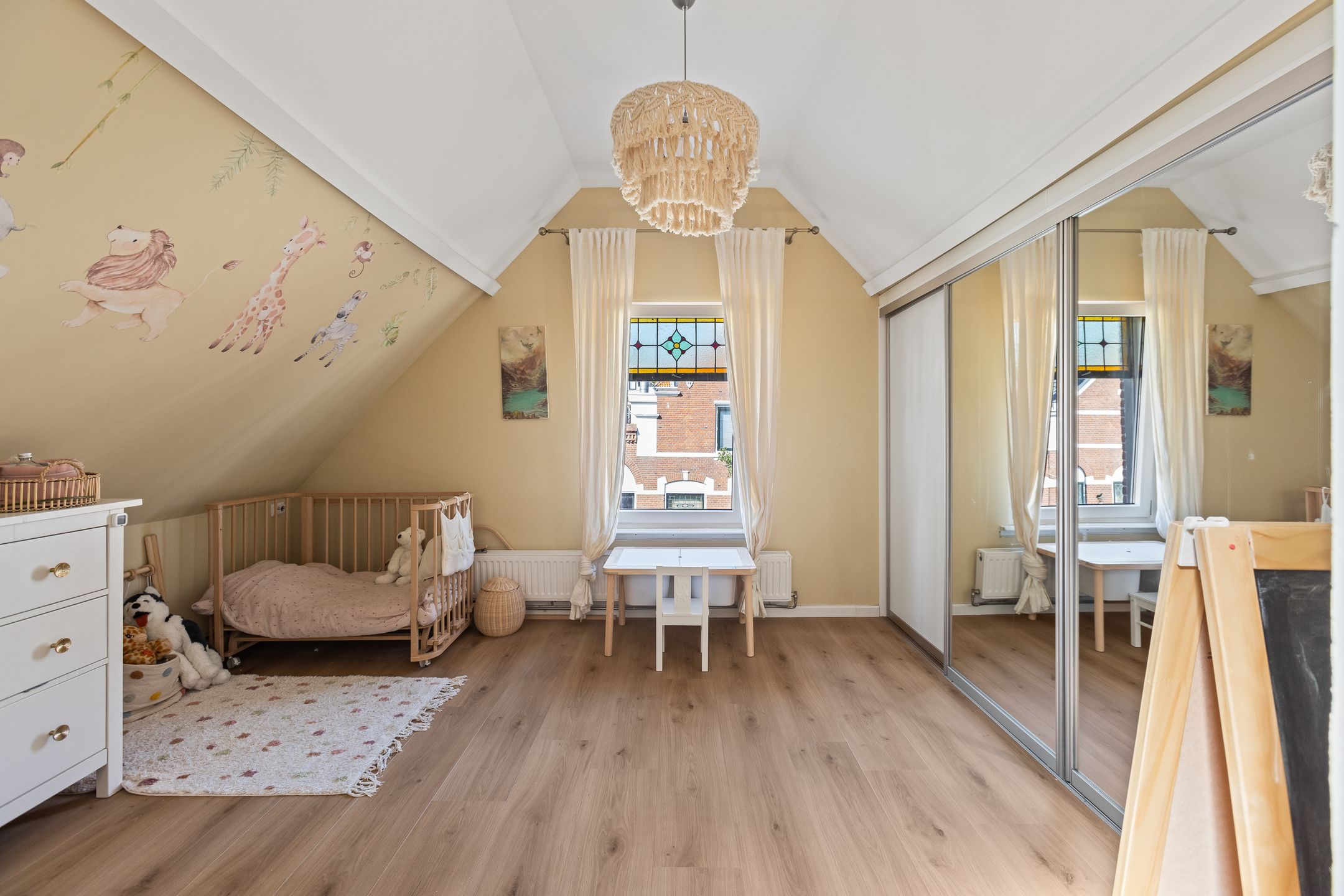 Photo 27 of Emmastraat 18