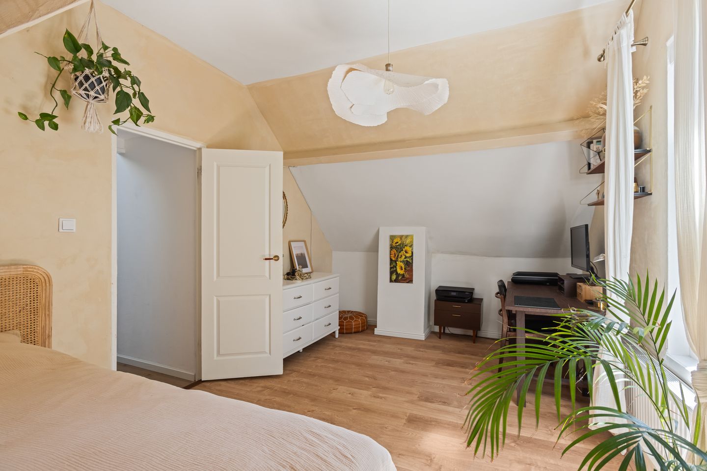 Photo 35 of Emmastraat 18