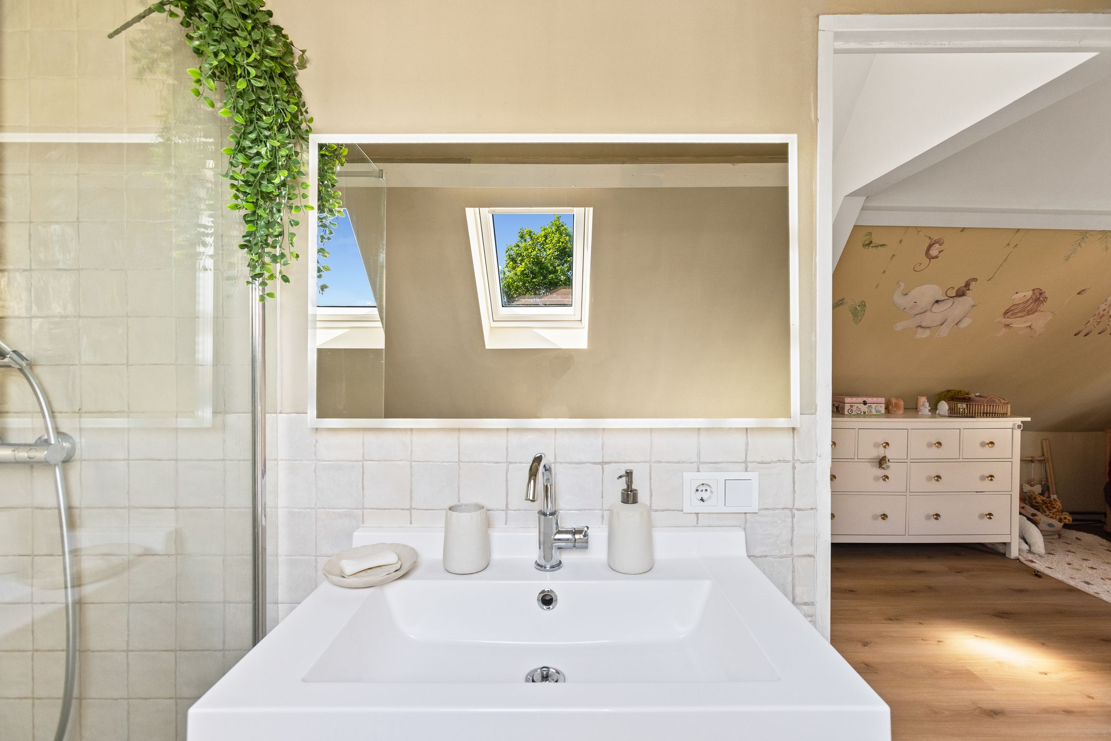 Photo 39 of Emmastraat 18