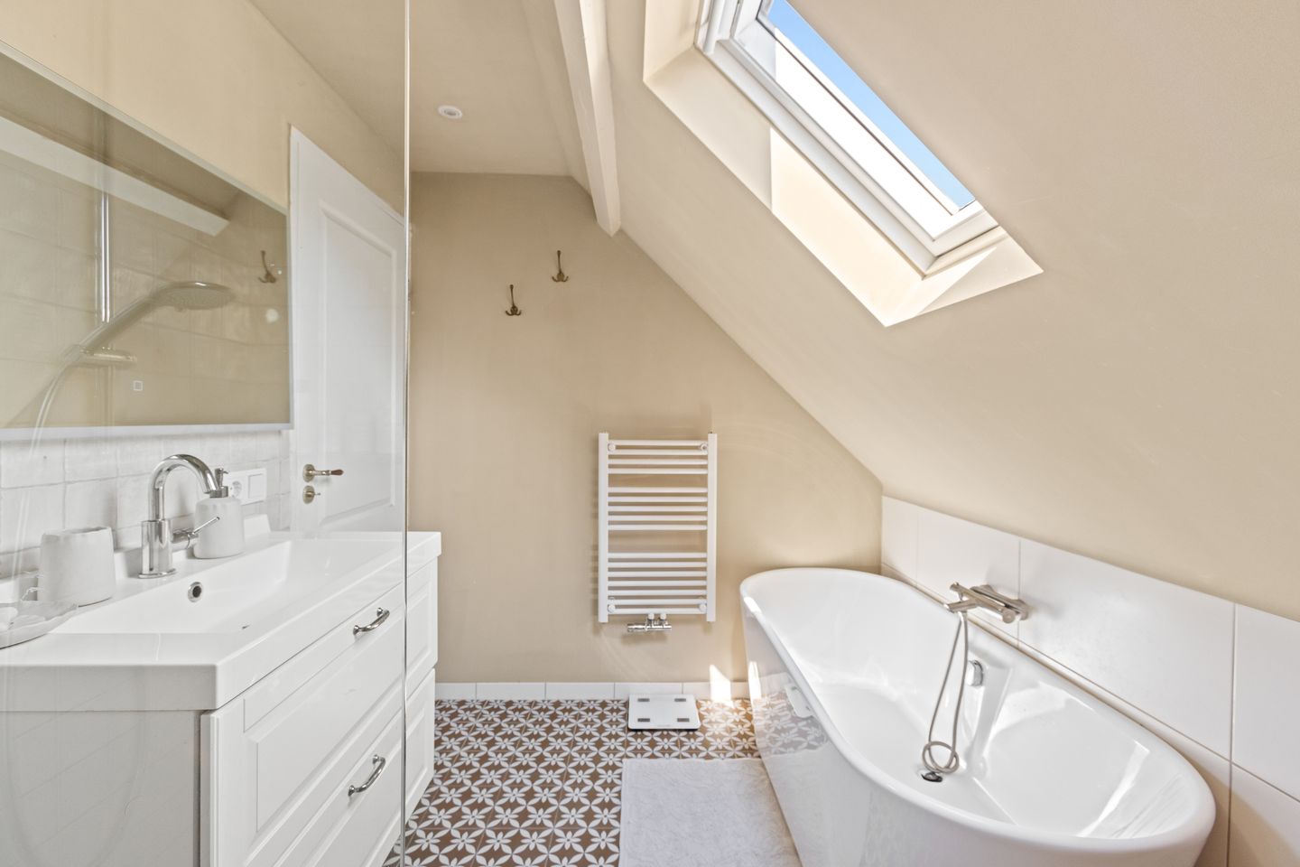 Photo 40 of Emmastraat 18