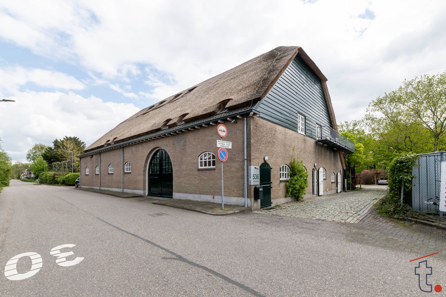 Bekijk foto 3 van Charloisse Lagedijk 536