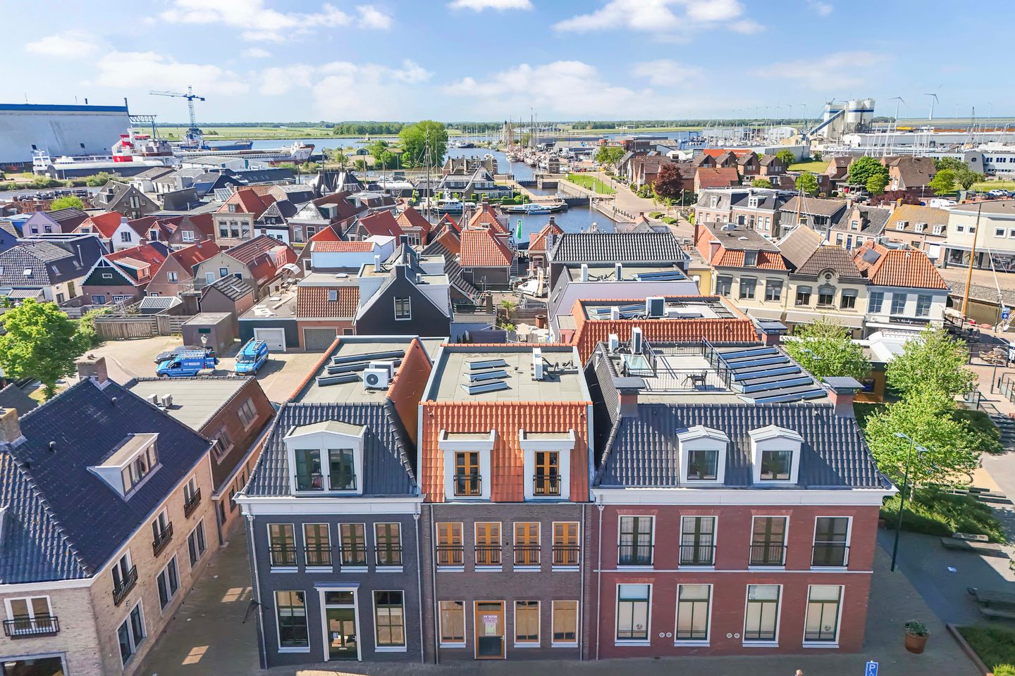Bekijk foto 2 van Vissersburen 35