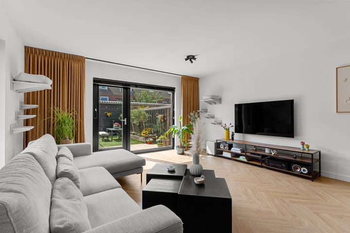 Photo 11 of Brancusistraat 22